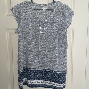 ~Liz Claiborne Print Blouse with Capped Sleeves Size Medium
